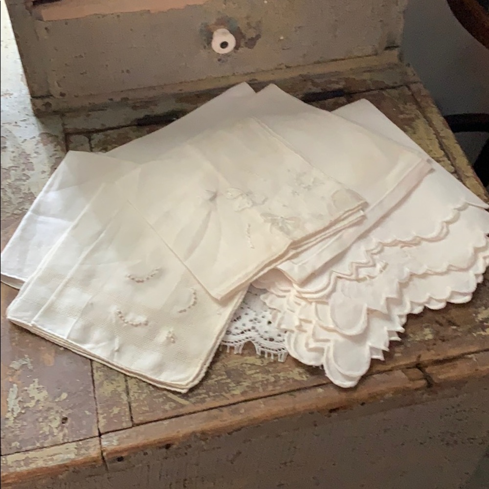 8 pieces of linens vintage